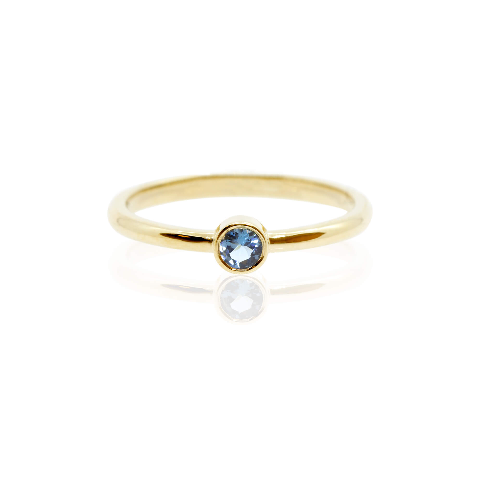 טבעת זהב "ליזה" משובצת אבן בלו טופז כחולה