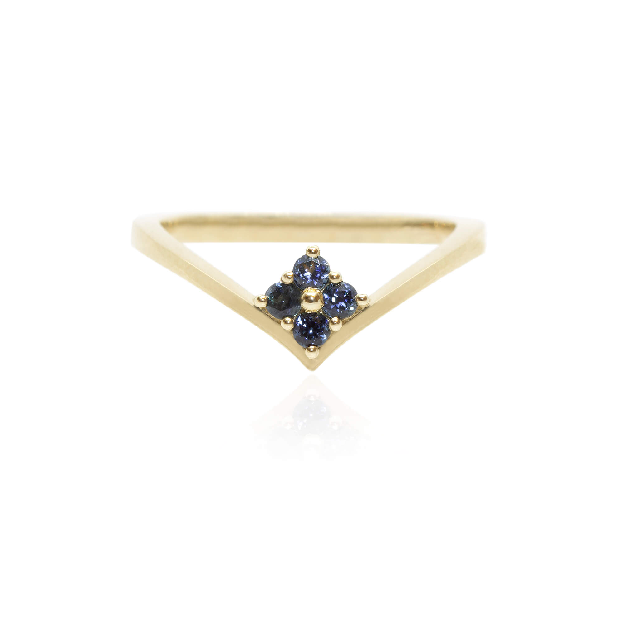 טבעת זהב "נאיה" משובצת אבן ספיר כחולה