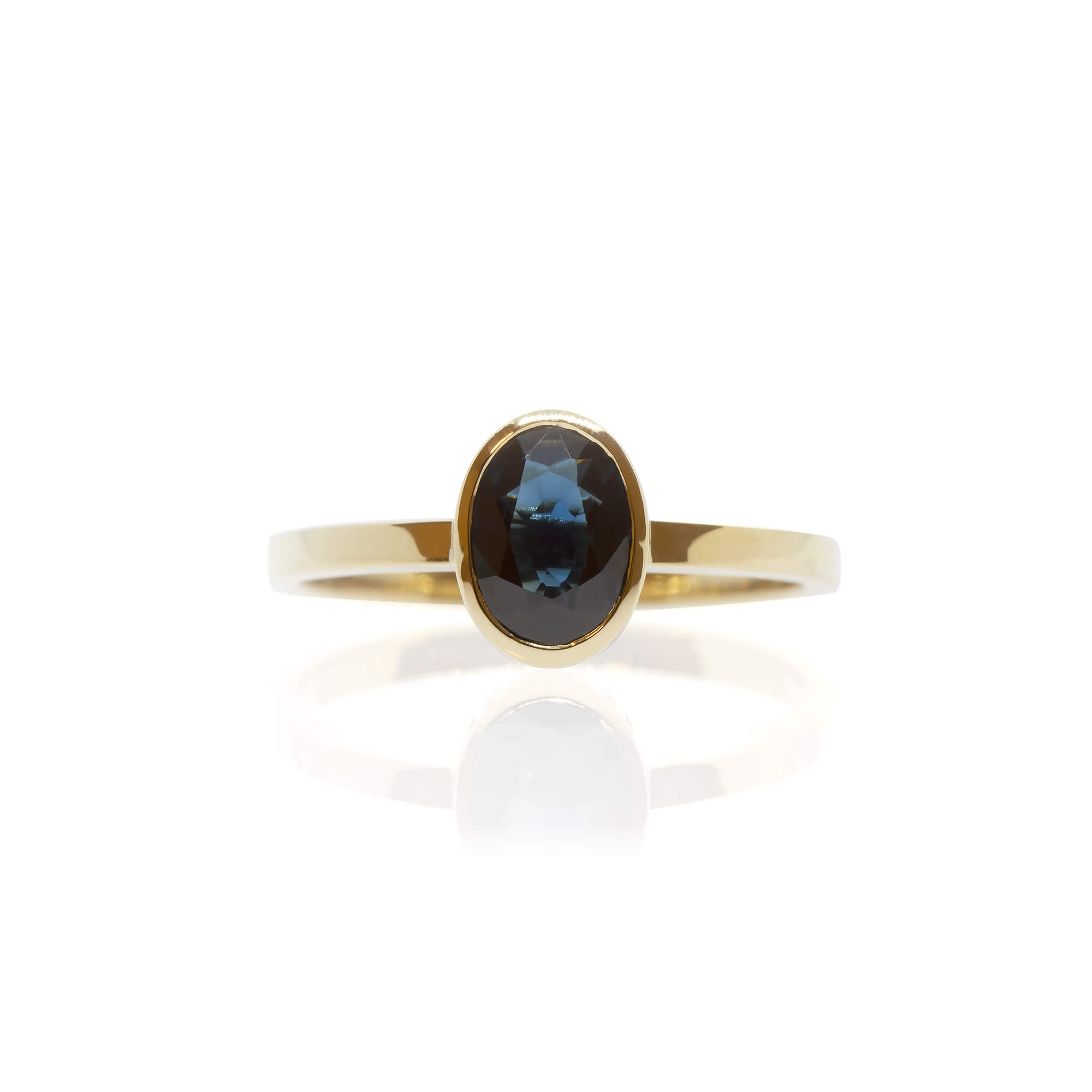 טבעת זהב "מלואן" ספיר כחולה 7X5